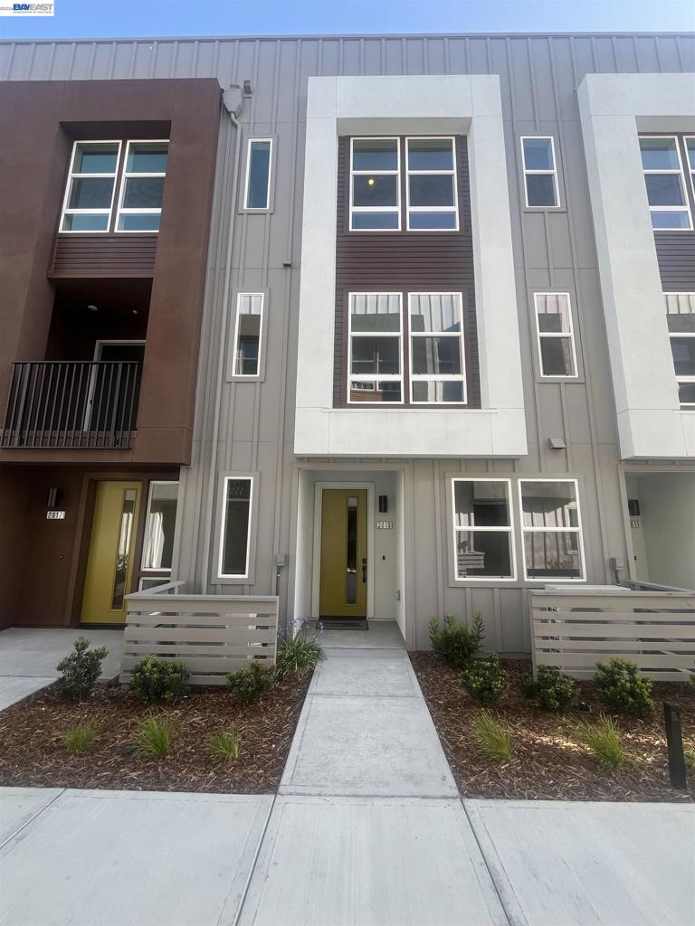 2015 Clement Avenue Property Photo 2