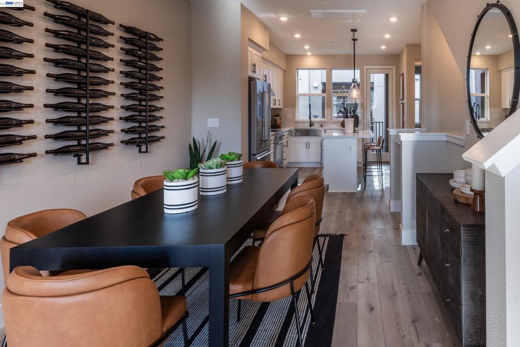 2015 Clement Avenue Property Photo 3