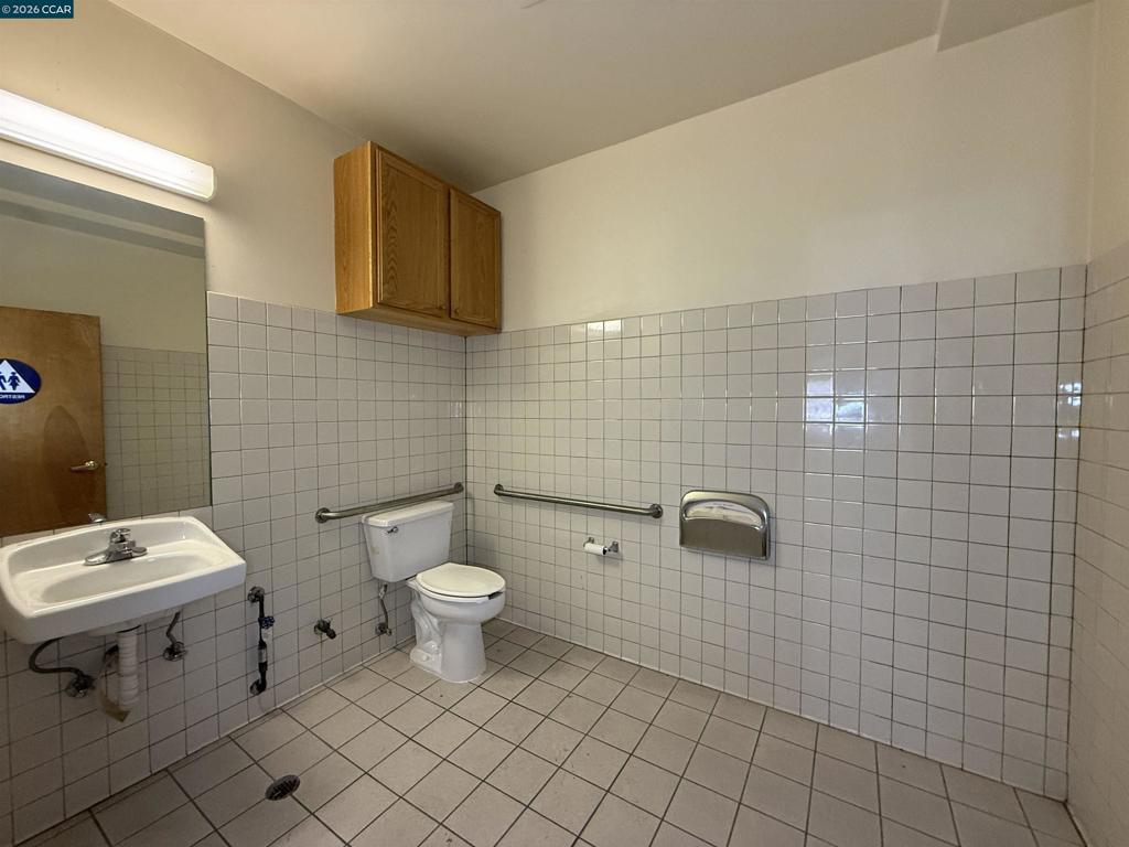 368 12th St Property Photo 6