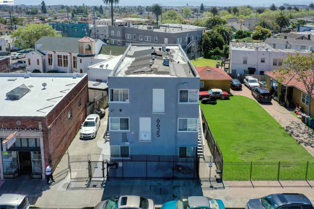 6625 Bancroft Ave Property Photo 3