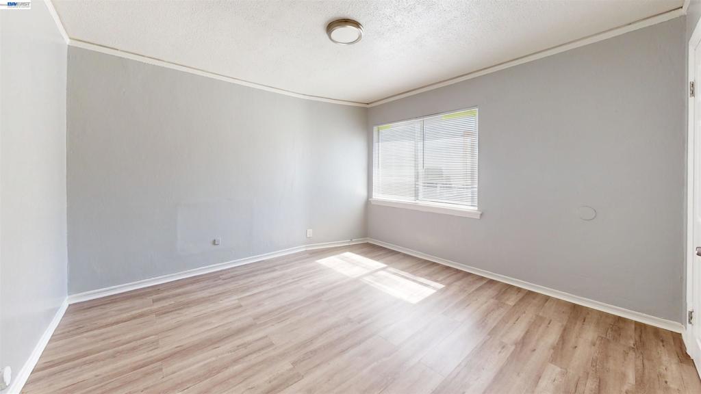 6625 Bancroft Ave Property Photo 10