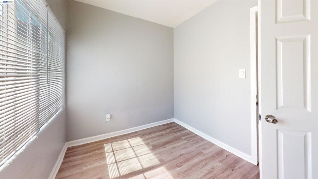 6625 Bancroft Ave Property Photo 11