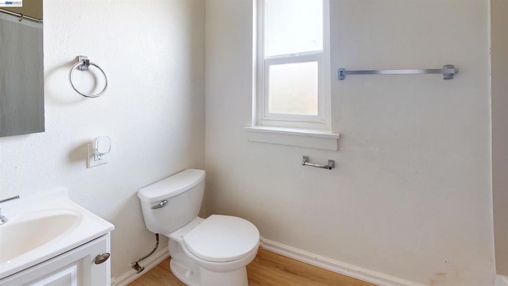 6625 Bancroft Ave Property Photo 13