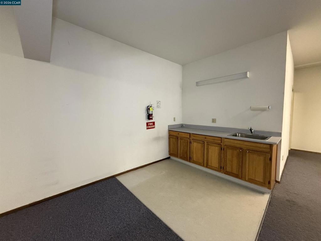 368 12th St Property Photo 5
