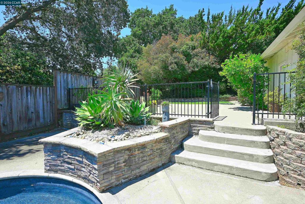 731 Hamilton Dr Property Photo 30