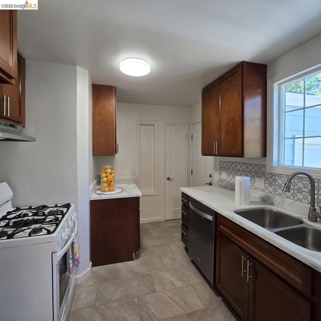 241 Humboldt St Property Photo 13