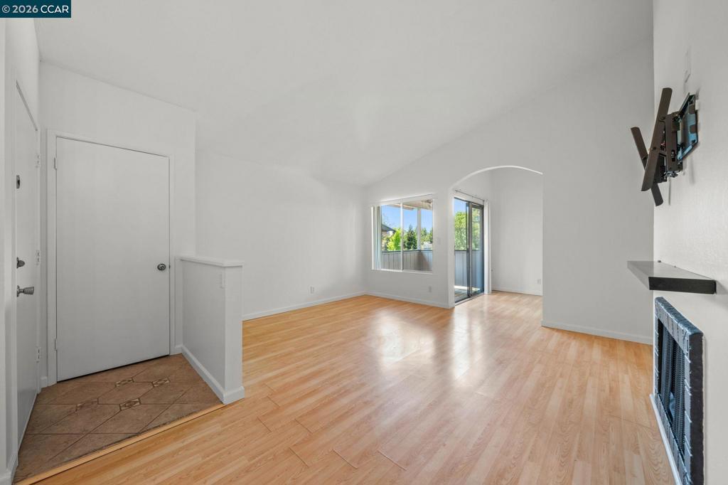 5460 Concord Blvd B8 Property Photo 3