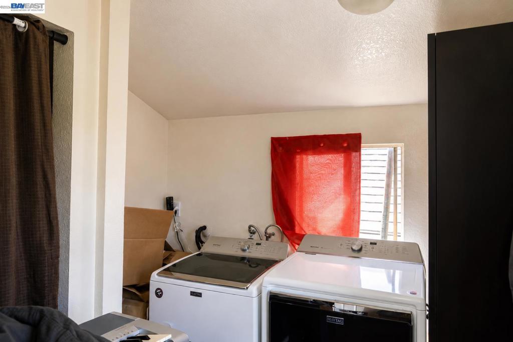 3338 San Leandro St Property Photo 14