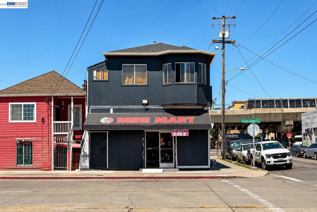 3338 San Leandro St Property Photo 1