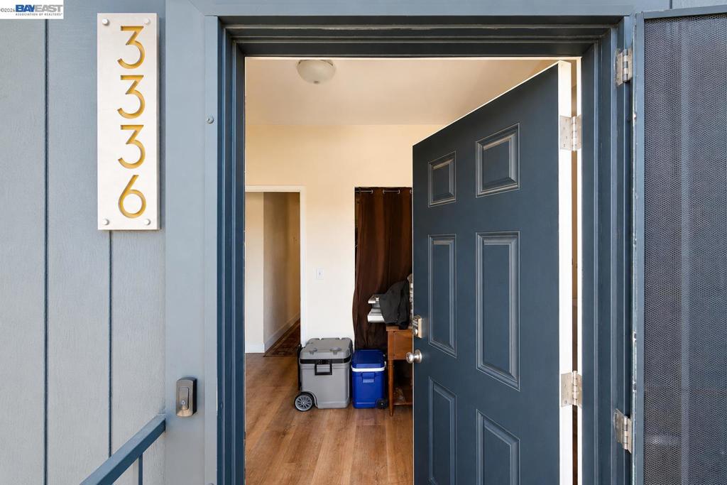 3338 San Leandro St Property Photo 6