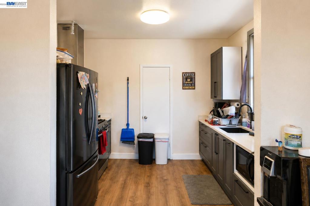 3338 San Leandro St Property Photo 7