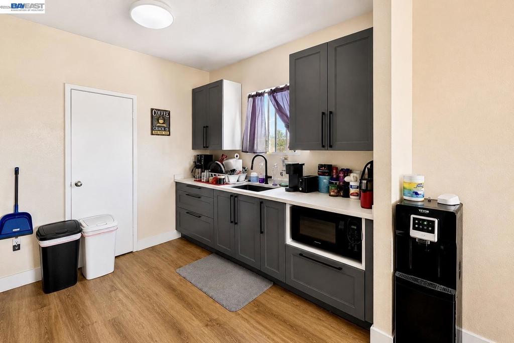 3338 San Leandro St Property Photo 8