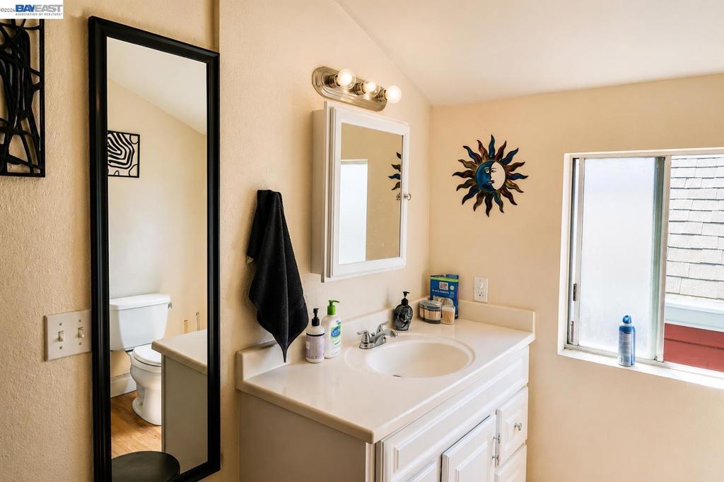 3338 San Leandro St Property Photo 14