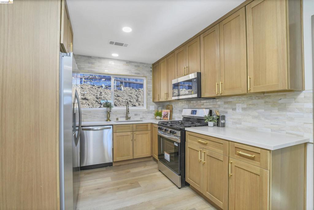 263 Morello Avenue Property Photo 8