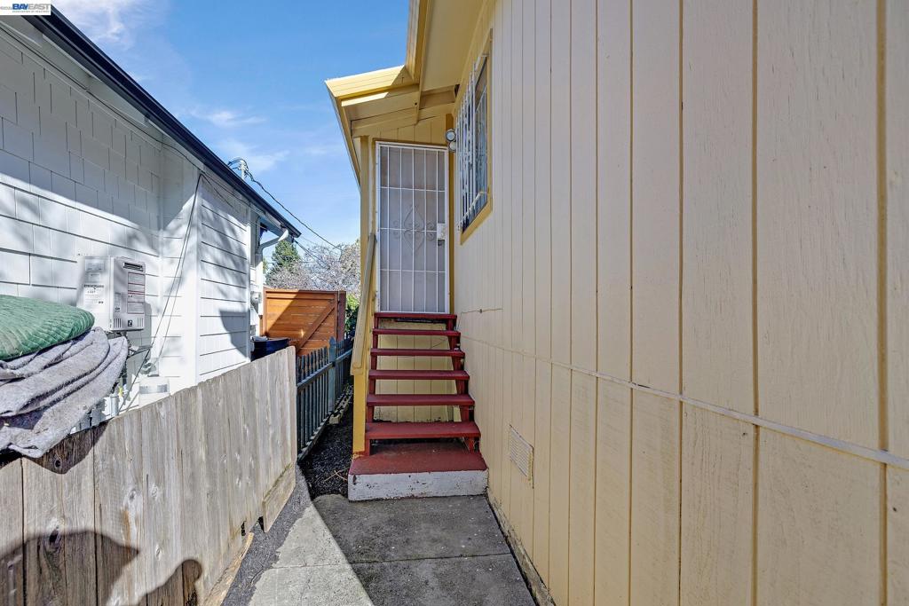 3626 Midvale Ave Property Photo 30