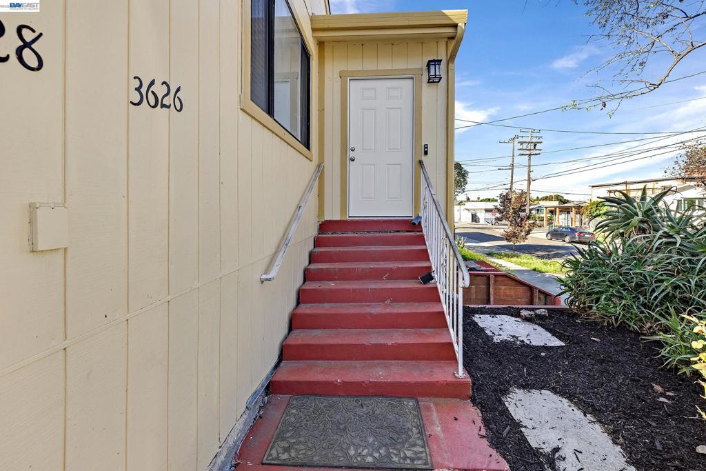 3626 Midvale Ave Property Photo 44