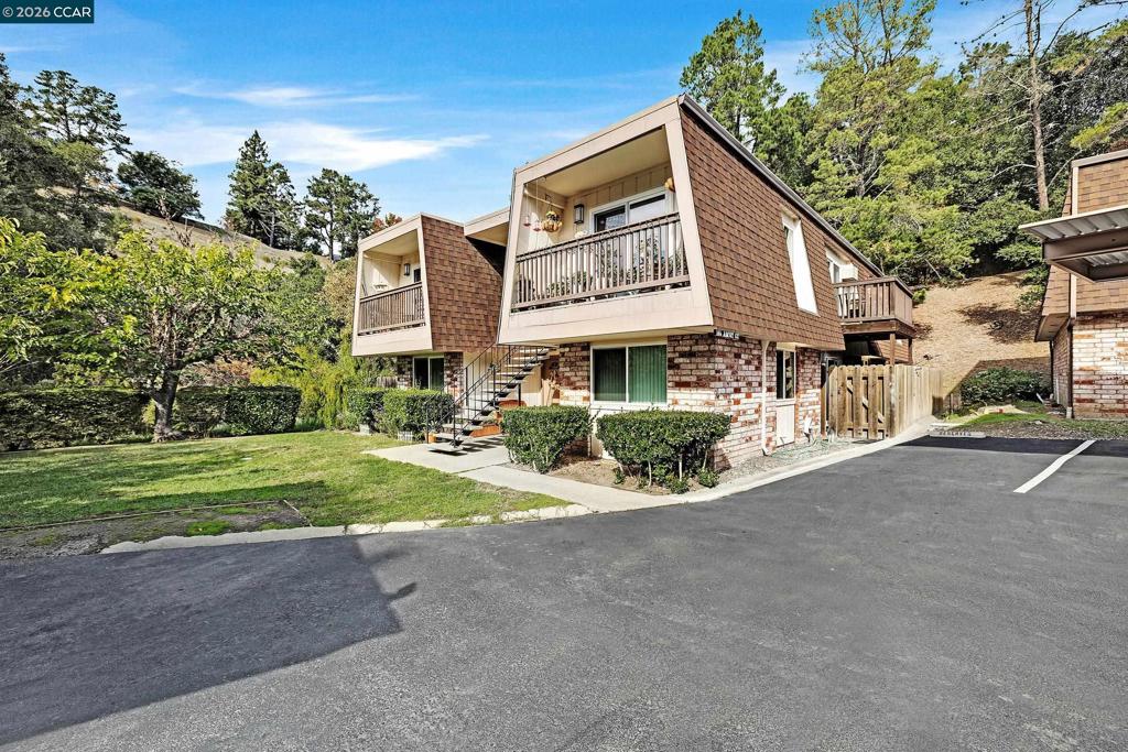146 Ascot Ct 2 Property Photo 2