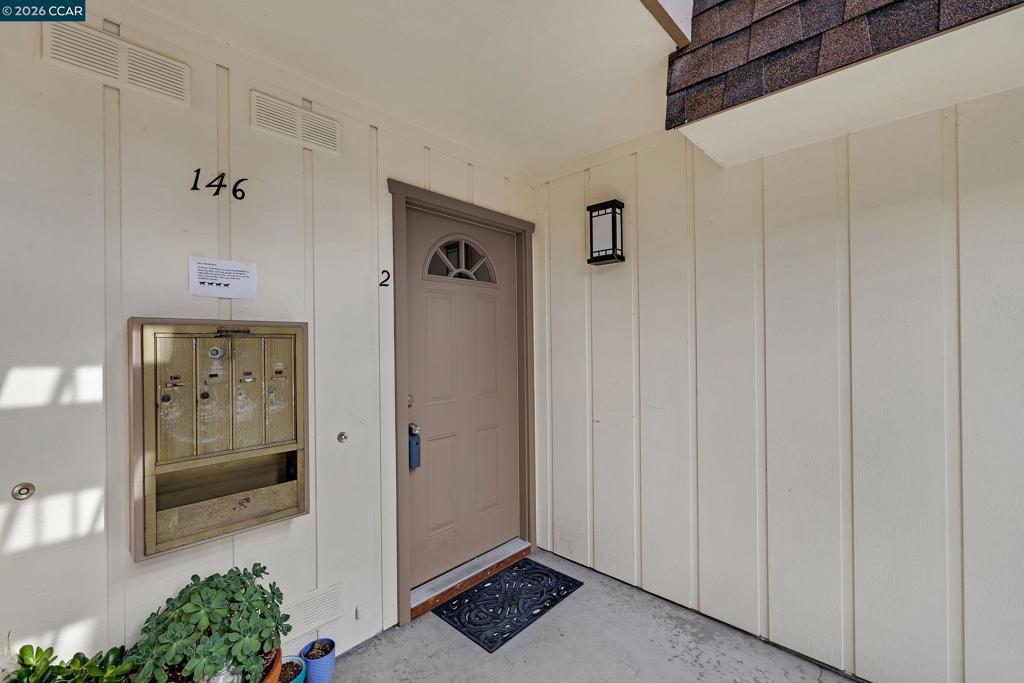 146 Ascot Ct 2 Property Photo 5