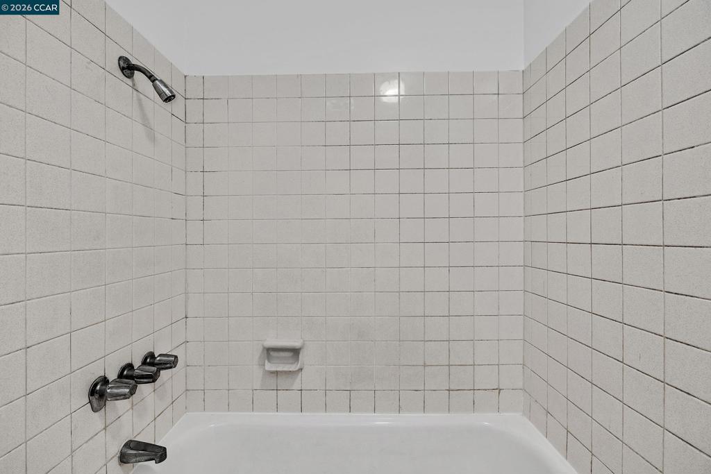 146 Ascot Ct 2 Property Photo 23