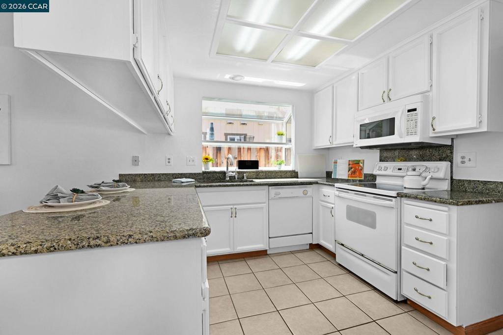 4009 Denver St Property Photo 7