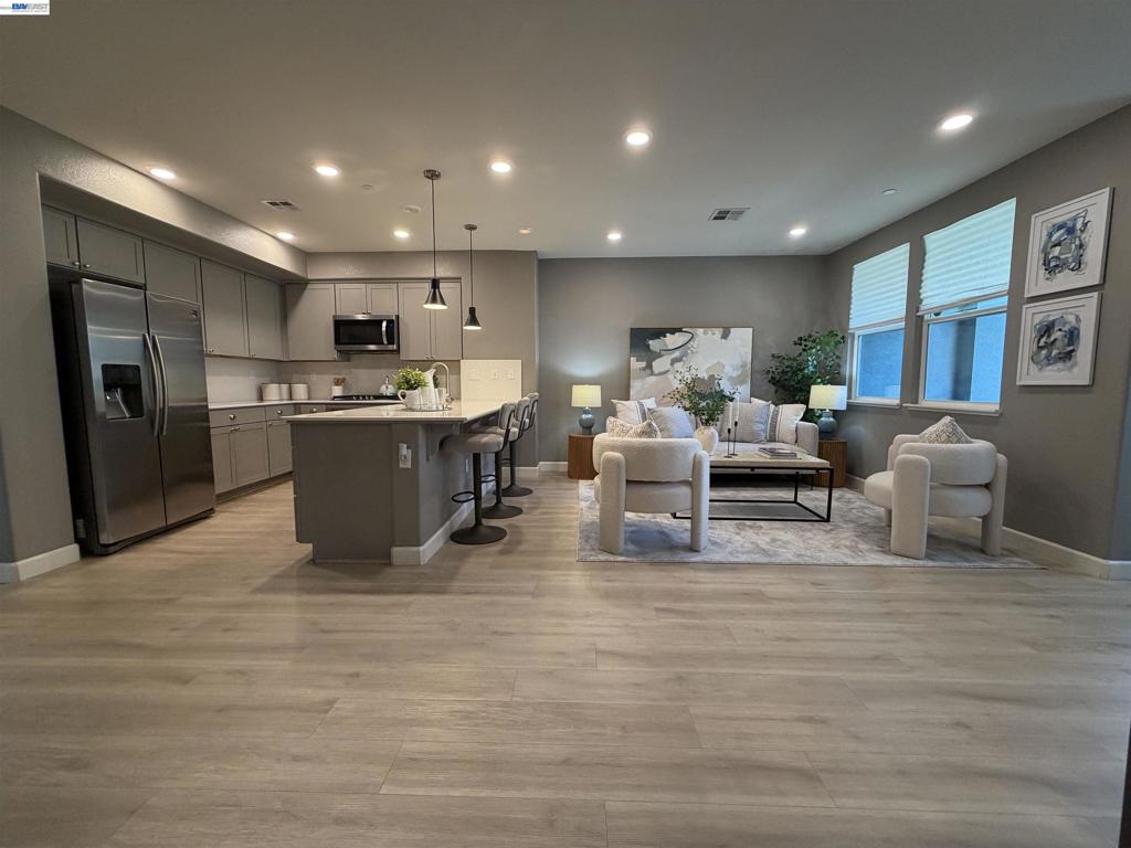558 Clover Cir Property Photo 1