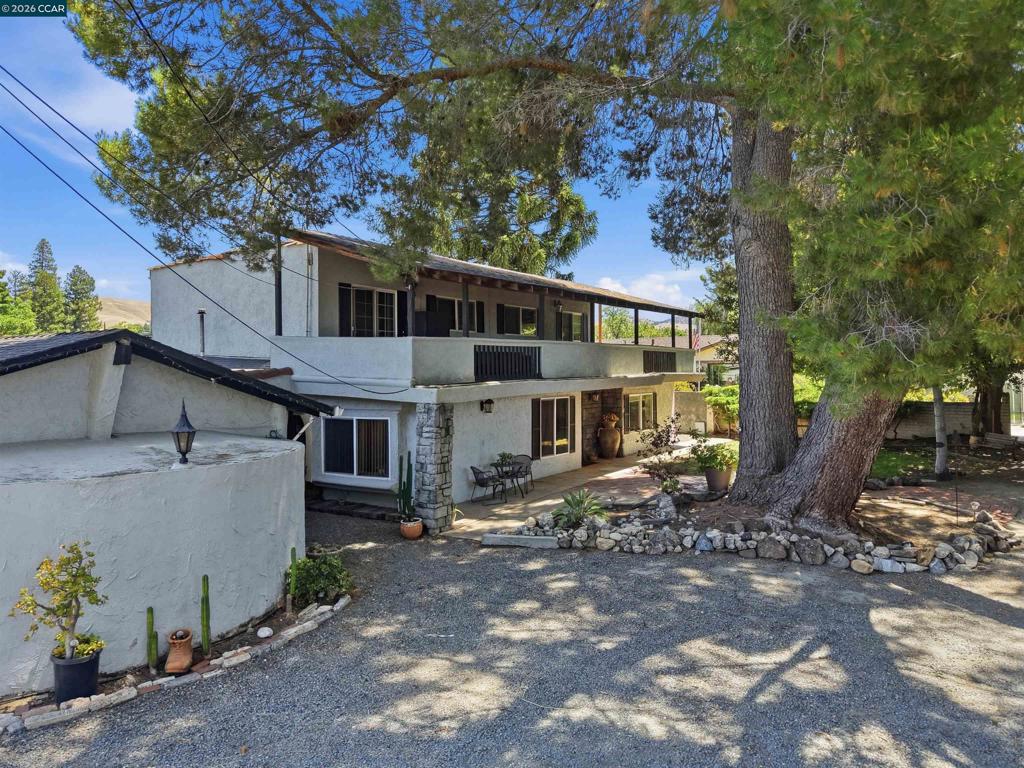 5249 Olive Dr. Property Photo 2
