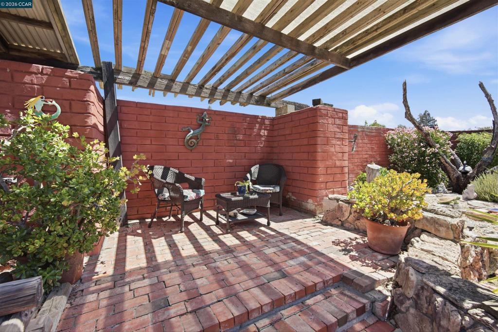 5249 Olive Dr. Property Photo 9