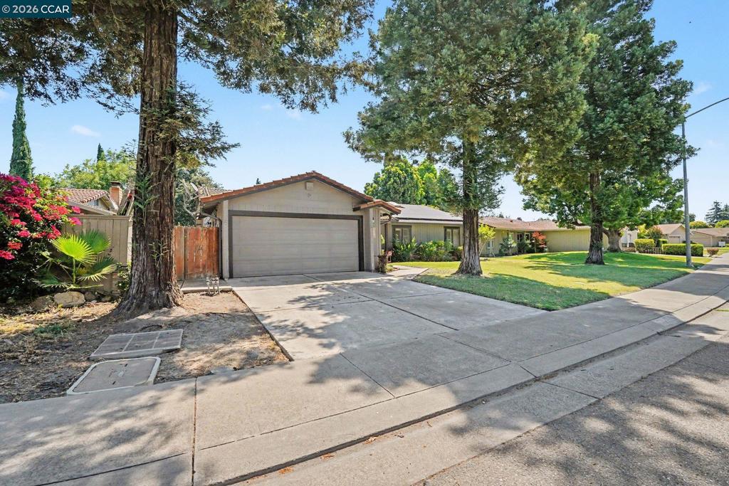 2356 Golden Bear Circle Property Photo 4