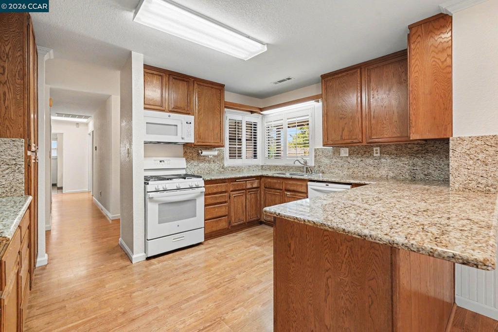 2356 Golden Bear Circle Property Photo 7