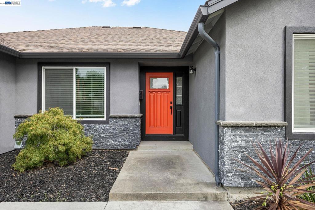 5514 Paseo Navarro Property Photo 3