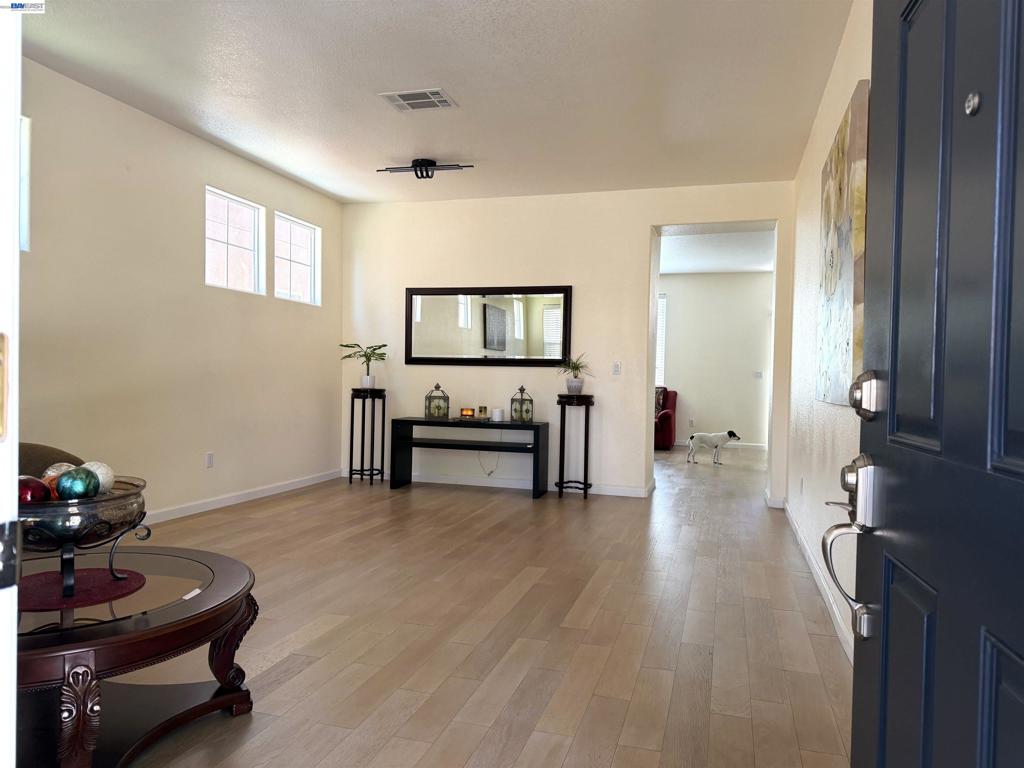 1116 Cunningham St Property Photo 2