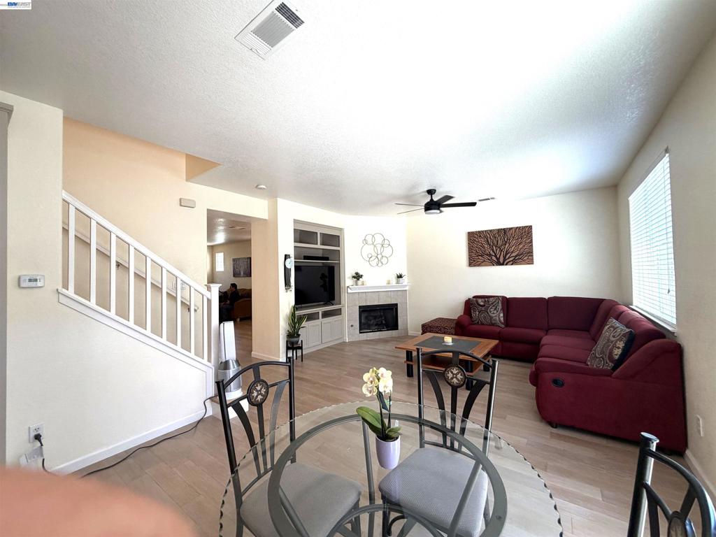 1116 Cunningham St Property Photo 4