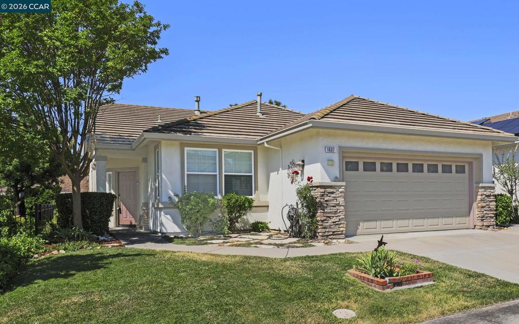 1637 Regent Dr Property Photo 2