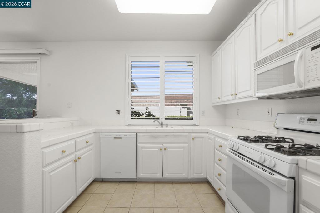 1637 Regent Dr Property Photo 10