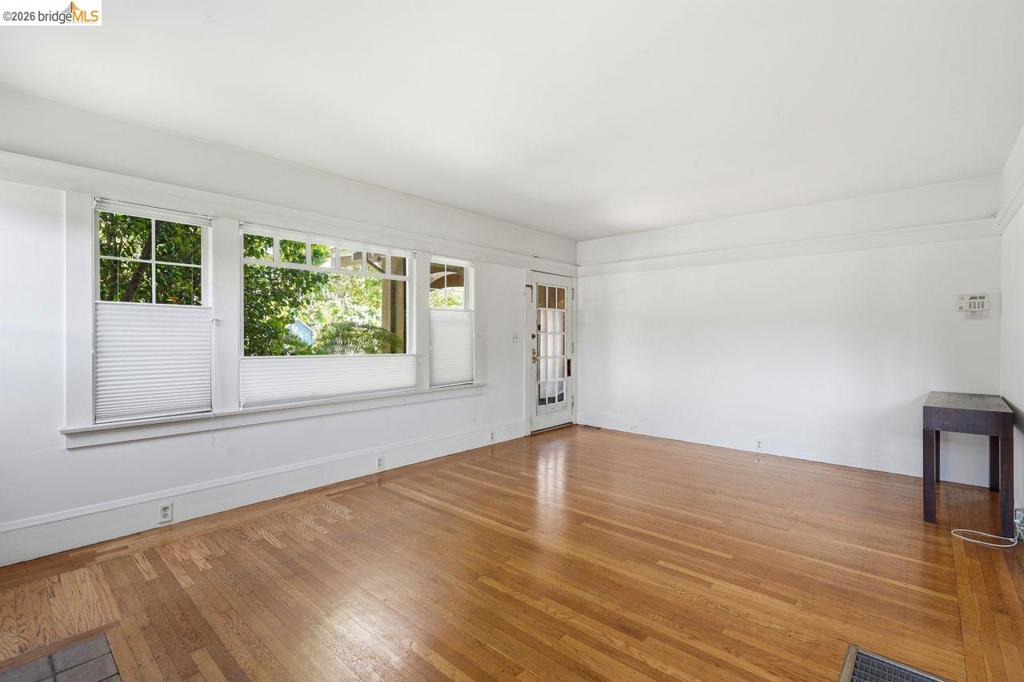 1045 Stanford Ave 2 Property Photo 7