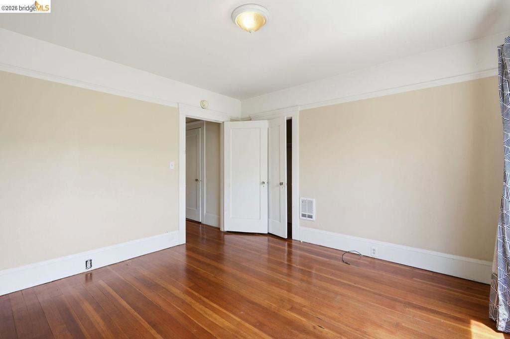 1045 Stanford Ave 2 Property Photo 9