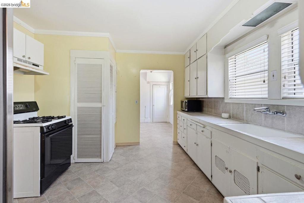 1045 Stanford Ave 2 Property Photo 12