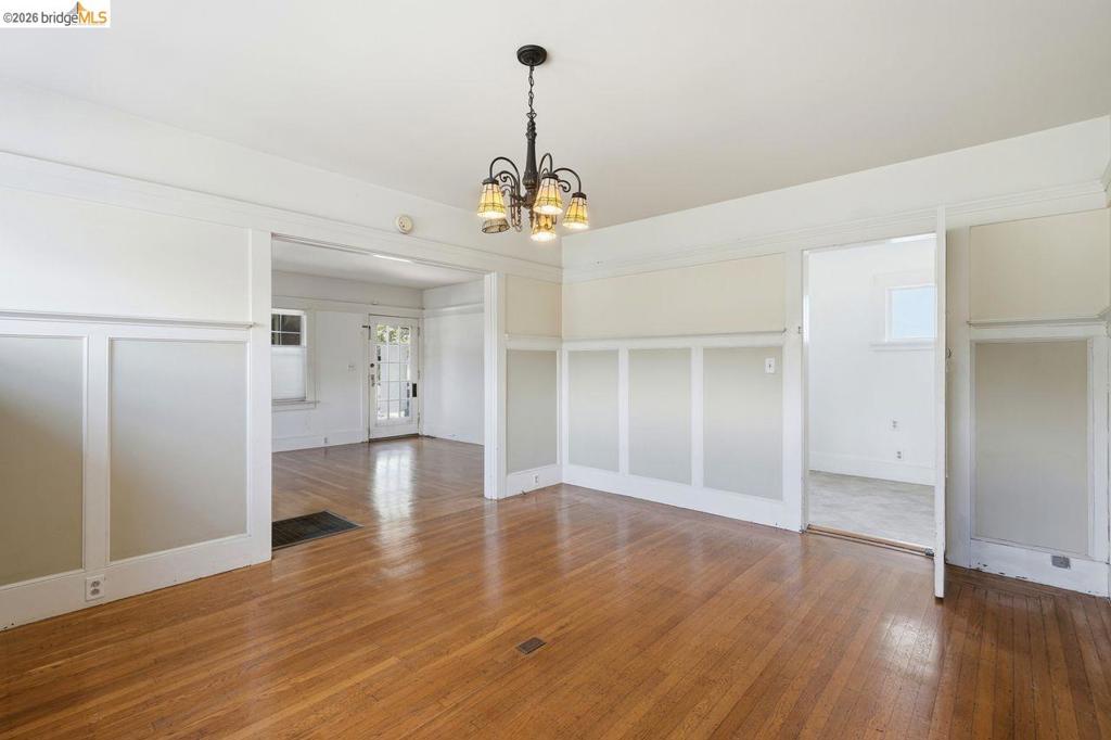 1045 Stanford Ave 2 Property Photo 15
