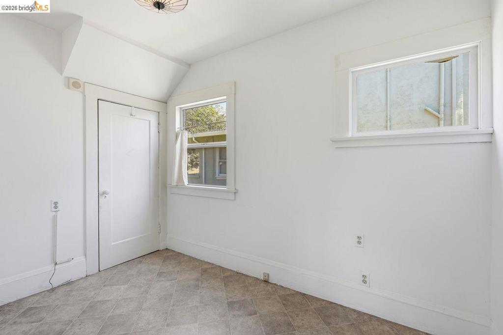 1045 Stanford Ave 2 Property Photo 16