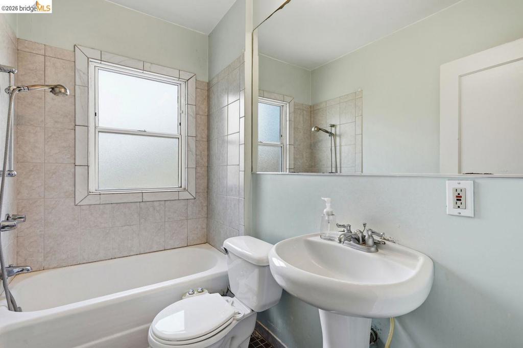 1045 Stanford Ave 2 Property Photo 22