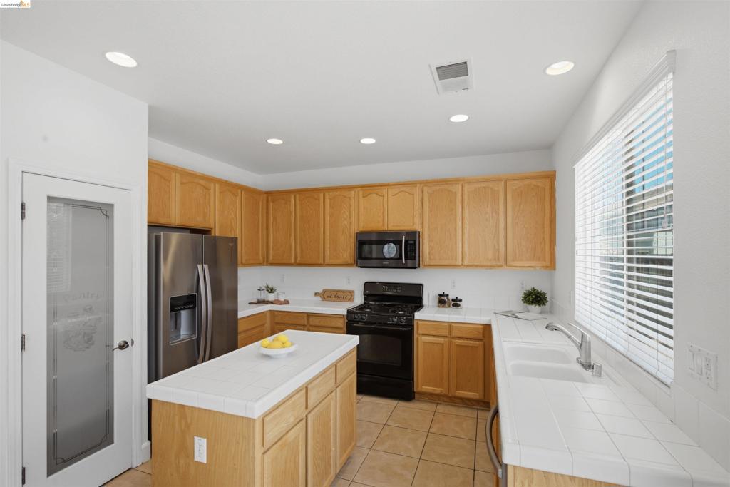 5217 Rainwood Way Property Photo 7