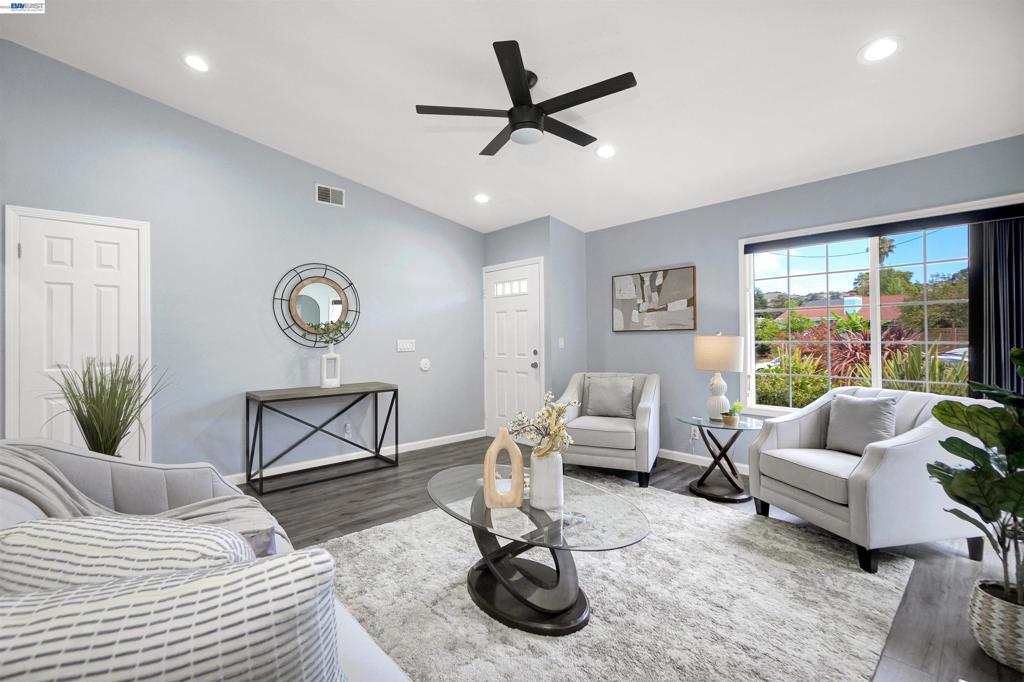 22633 Mossy Rock Drive Property Photo 10