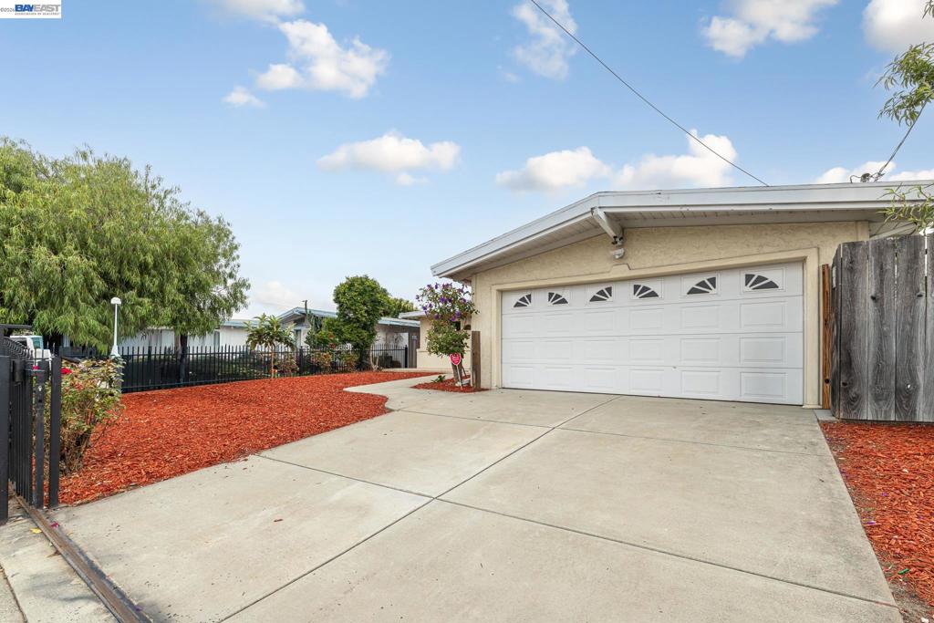 27500 La Porte Ave Property Photo 3