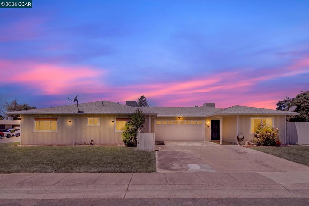 221 Eric Cir Property Photo 1