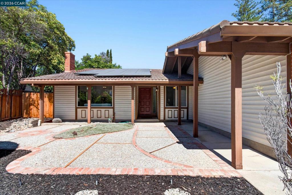 714 Navaronne Way Property Photo 8