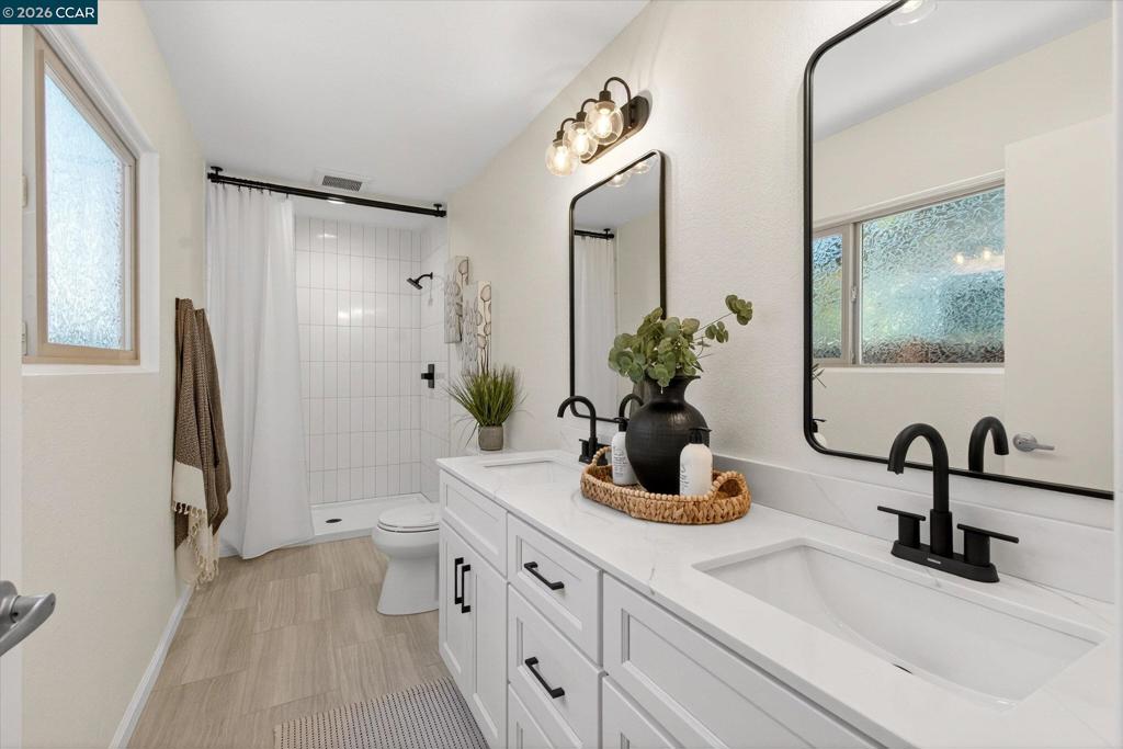 714 Navaronne Way Property Photo 31