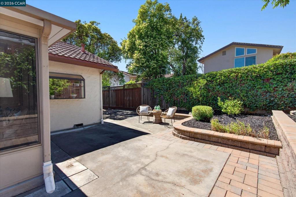 714 Navaronne Way Property Photo 40