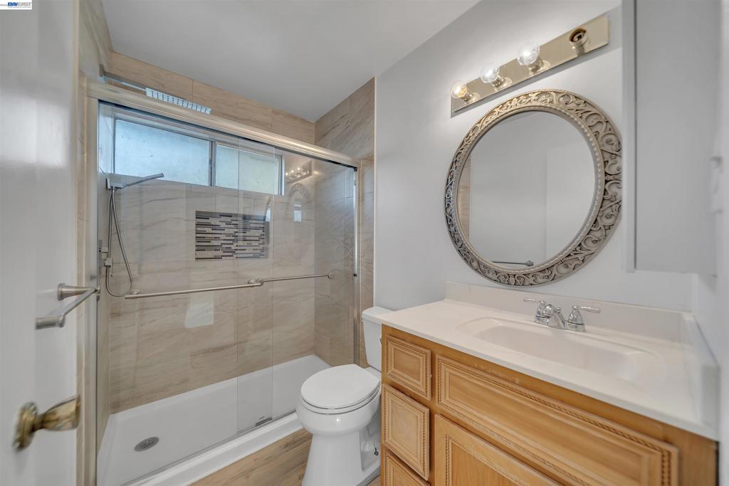 8848 La Riviera Dr B Property Photo 5