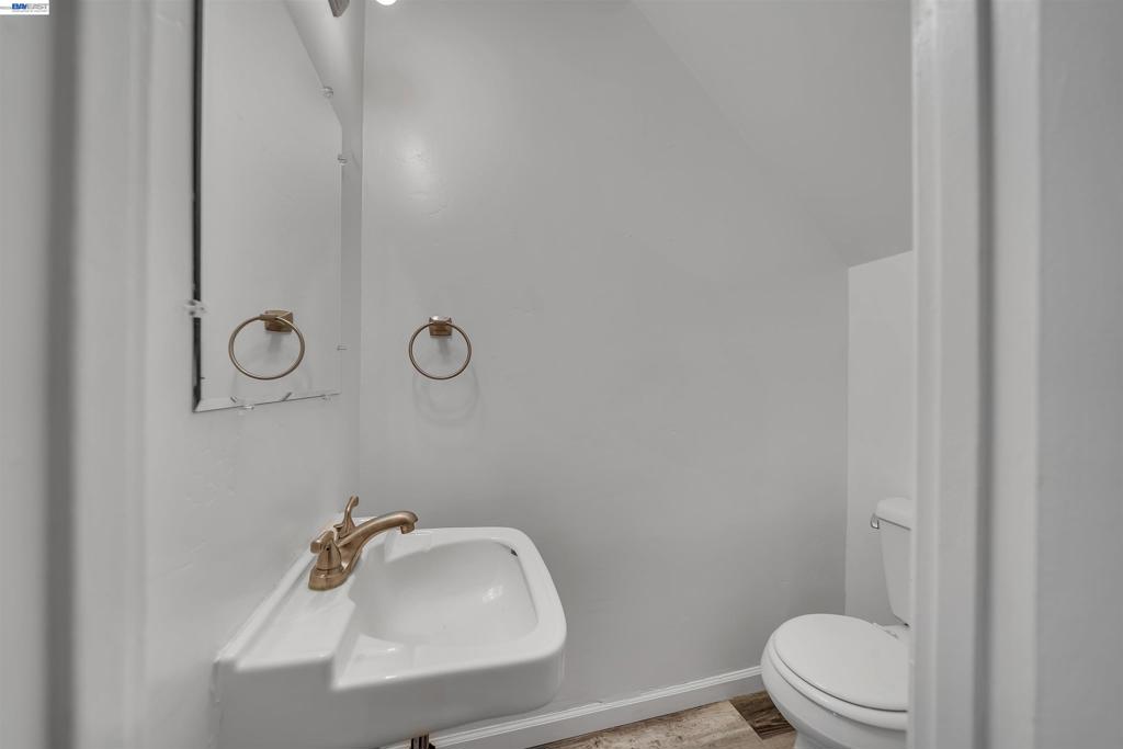 8848 La Riviera Dr B Property Photo 9