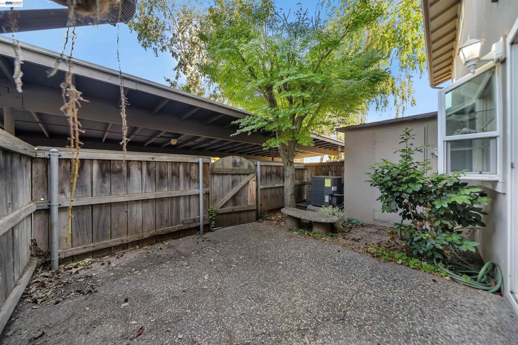 8848 La Riviera Dr B Property Photo 14
